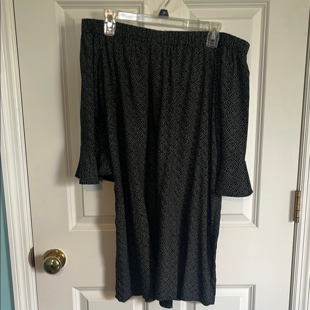Old Navy Strapless Black and White Patterned  Dress with 3/4 sleeves.  Mini